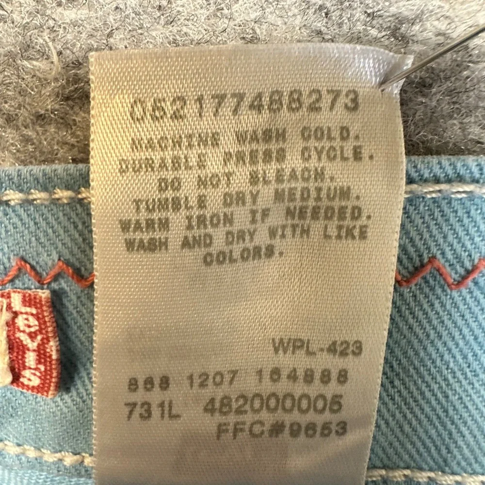 Levi Strauss 515 Denim Shorts Women 12 Light Blue Stretch 5-Pocket Pedal Pushers